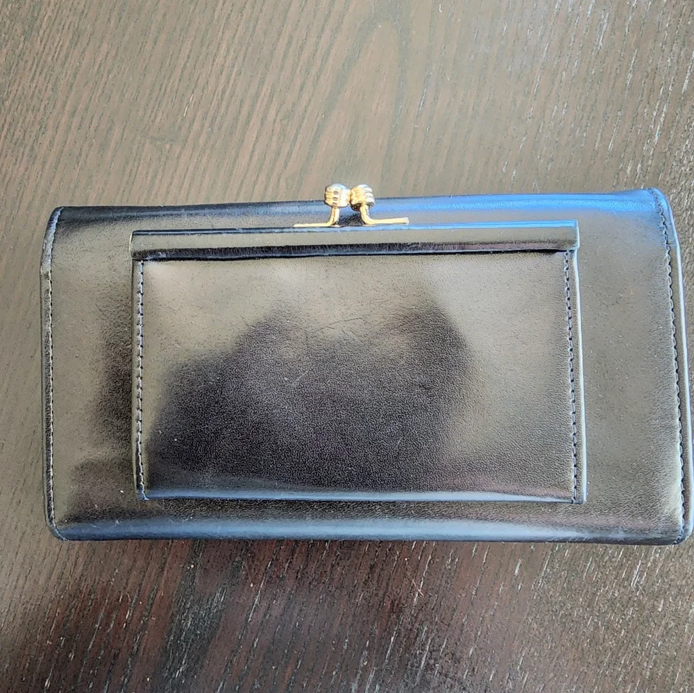 Black Smooth Leather Dooney & Bourke Wallet Elegant Sophisticated Minimalist